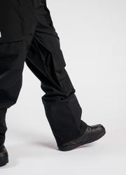 Men's baggy snowboard pants with mesh zippered leg vents