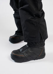 Snowboard pants with boot gaiters