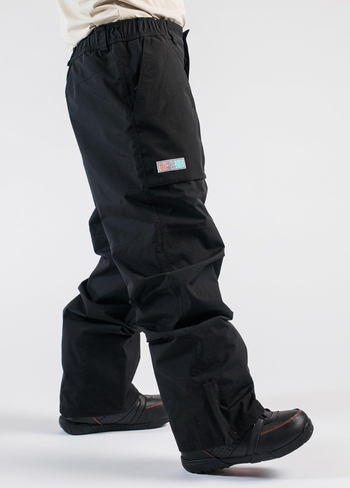 Baggy snowboard shell pant - side view