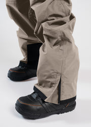 Baggy snowboard pants with adjustable zippered cuff