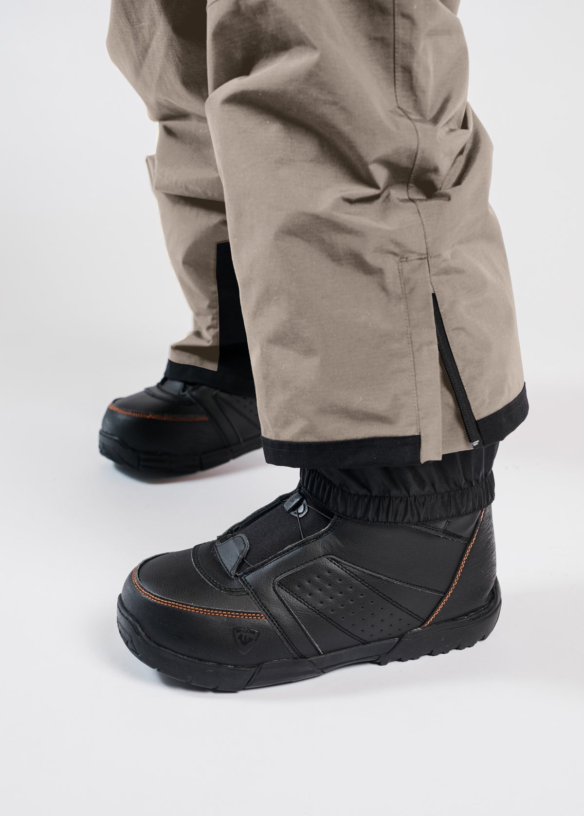 Brown snowboard pant with boot gaiter
