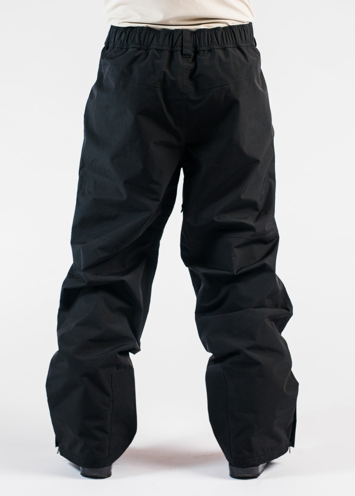 Men's black baggy ski pants, back view - Team Ski Pant