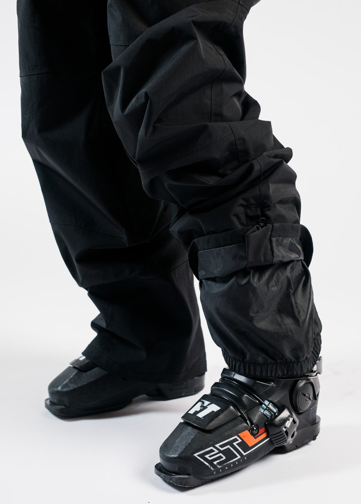 Team ski pant with boot gaiter and adjustable hem