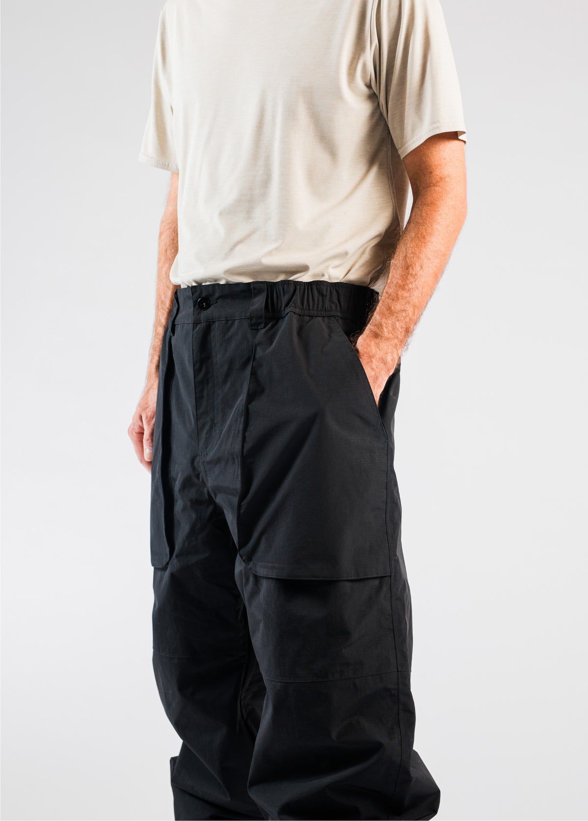 Team ski pant with big pockets and waterproof zippers